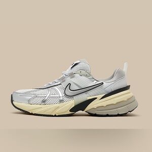 🚨BRAND NEW🚨 V2k Nikes